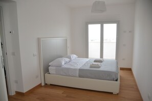 3 bedrooms, bed sheets