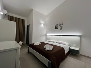 1 habitación, wifi y ropa de cama