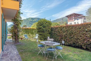 Outdoor dining - Cozy Little Apartment With Garden (Bellagio)