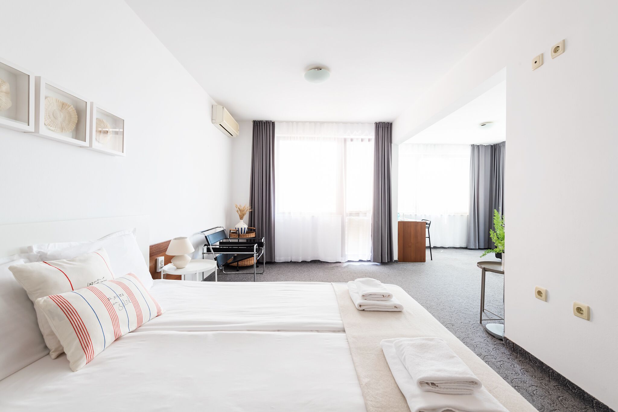 Classic Studio Suite, Sea View | Desk, iron/ironing board, free cribs/infant beds, travel crib
