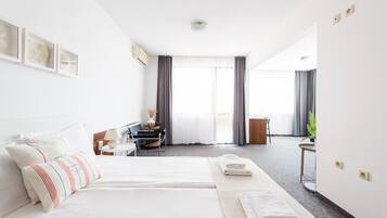 Classic Studio Suite, Sea View | Desk, iron/ironing board, free cribs/infant beds, travel crib