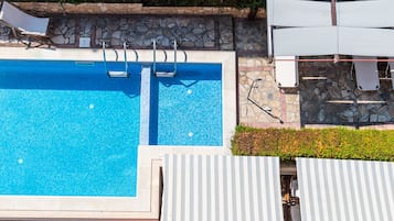 Kolam renang outdoor musiman