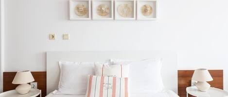 Classic Studio Suite, Sea View | Desk, iron/ironing board, free cribs/infant beds, travel crib