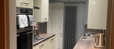 House | Private kitchen | Fridge, microwave, oven, stovetop