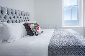 2 bedrooms, premium bedding, bed sheets - St Catherine's View - 2 Bedroom - Panorama - Tenby (Tenby)