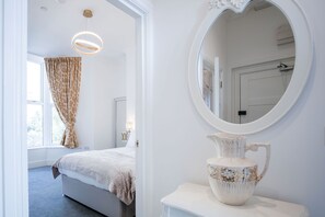 2 bedrooms, premium bedding, bed sheets - St Catherine's View - 2 Bedroom - Panorama - Tenby (Tenby)