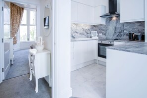 ميكروويف، فرن، موقد طهي مسطح، غسالة أطباق