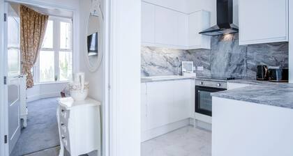 St Catherine's View - 2 Bedroom - Panorama - Tenby