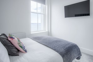 2 bedrooms, premium bedding, bed sheets - St Catherine's View - 2 Bedroom - Panorama - Tenby (Tenby)