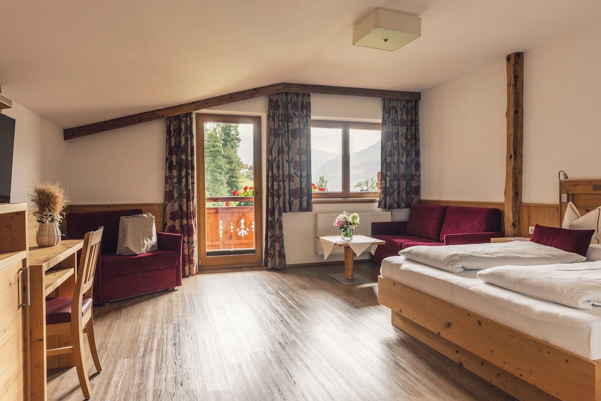 Comfort Double Room | Hypo-allergenic bedding available, soundproofing, WiFi (free)