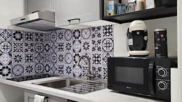 Fridge, microwave, stovetop, coffee/tea maker