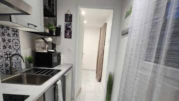 Fridge, microwave, stovetop, coffee/tea maker