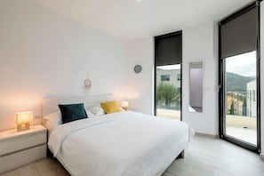 3 bedrooms, iron/ironing board, Internet, bed sheets