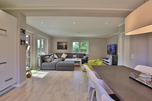 Exklusiv - Ruhig - Platz für Alle! Freistehendes Haus mit Riesigem Garten