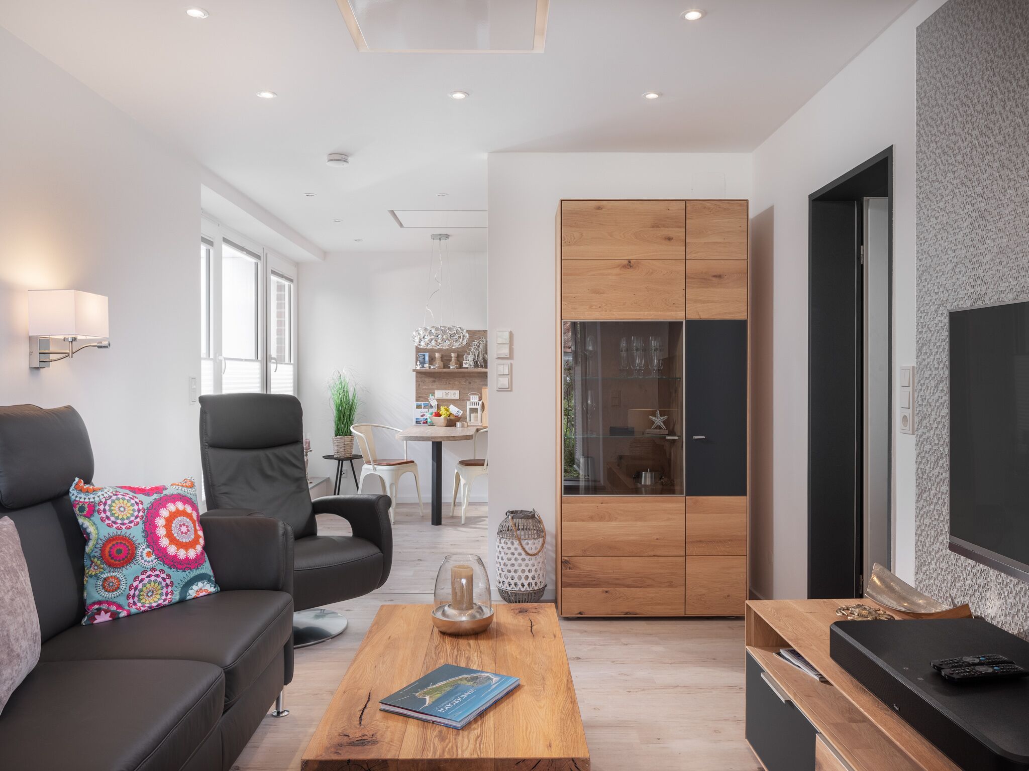 TV, bøker og stereoanlegg