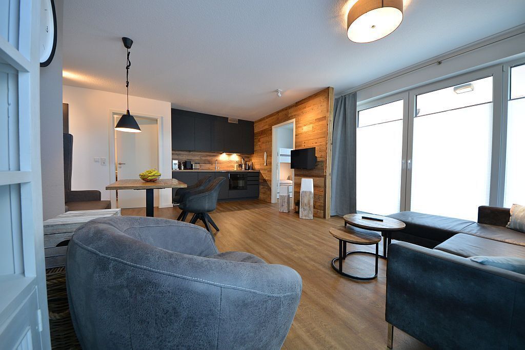 Téléviseur, livres, sélection de films, chaîne audio