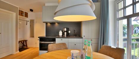 Køleskab, mikrobølgeovn, ovn, kogeplade