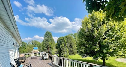Cozy family friendly farmhouse, minutes from Brookville lake.