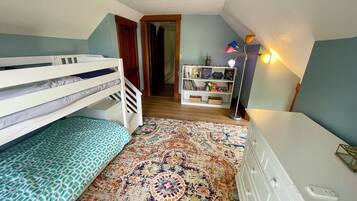 4 bedrooms, travel cot, free WiFi, bed sheets