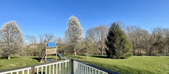 Cozy family friendly farmhouse, minutes from Brookville lake.