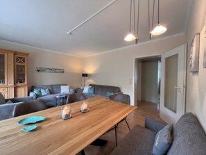 TV, bordtennis og bøker