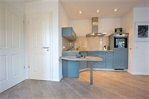 Réfrigérateur, four, plaque de cuisson, lave-vaisselle