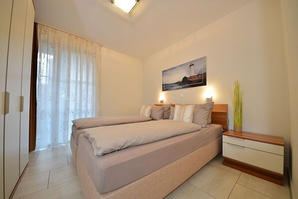 2 bedrooms, iron/ironing board, travel crib, free WiFi
