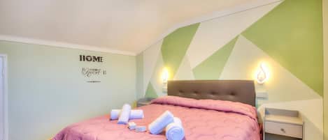 Family Apartment, Multiple Bedrooms (Petit Bijou De Stresa 2 Steps From) | 1 bedroom, free WiFi, bed sheets