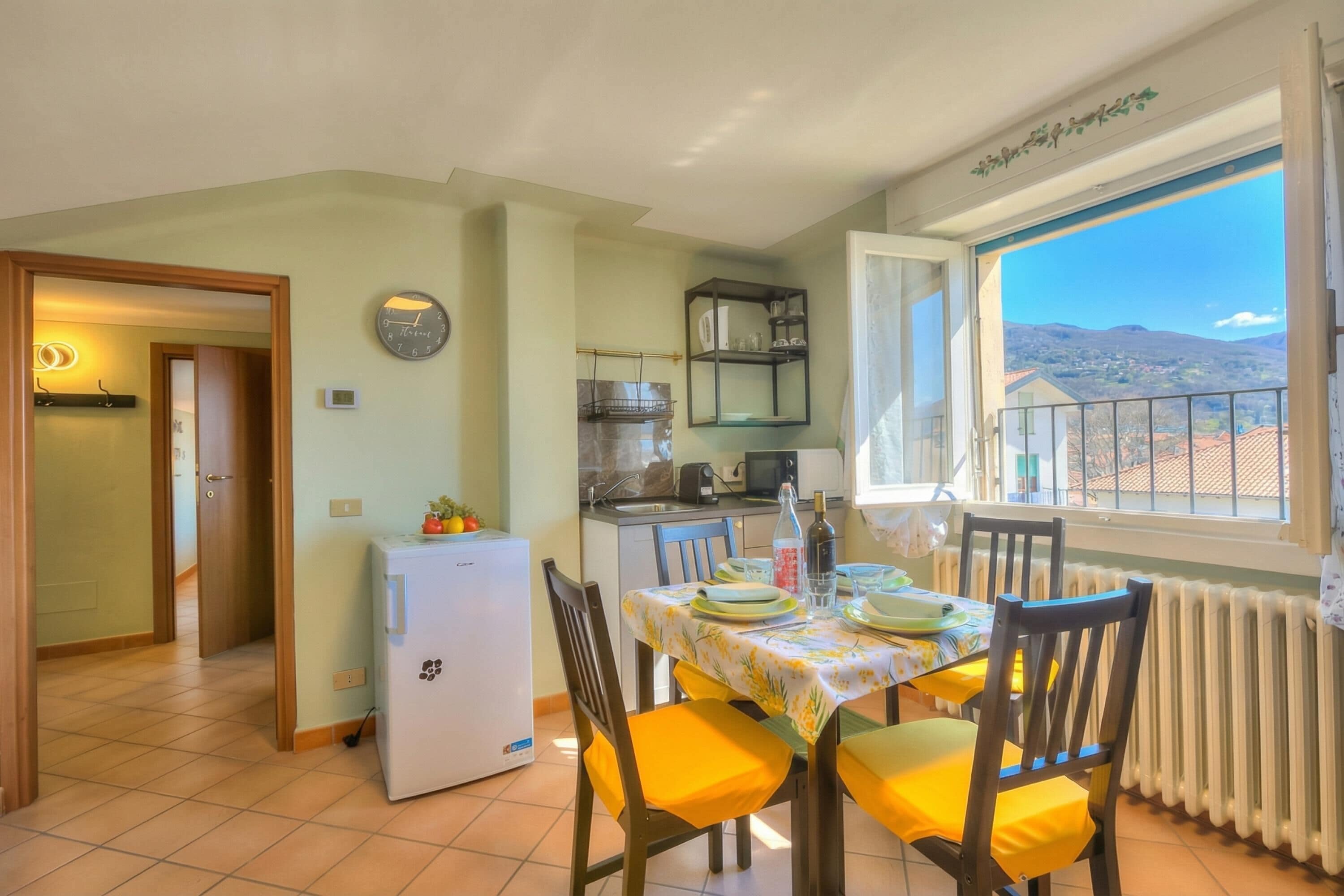 Family Apartment, Multiple Bedrooms (Petit Bijou De Stresa 2 Steps From) | Dining