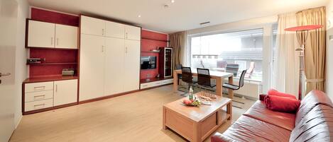 Fernseher, Stereoanlage