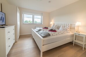 3 Schlafzimmer, Reisekinderbett, kostenloses WLAN, Bettwäsche