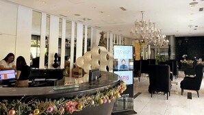 Apartment | Lobby - Azure 1BR Citylights With Netlfix Near Airport (Parañaque)