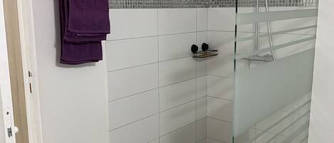 Handtücher, Seife, Toilettenpapier