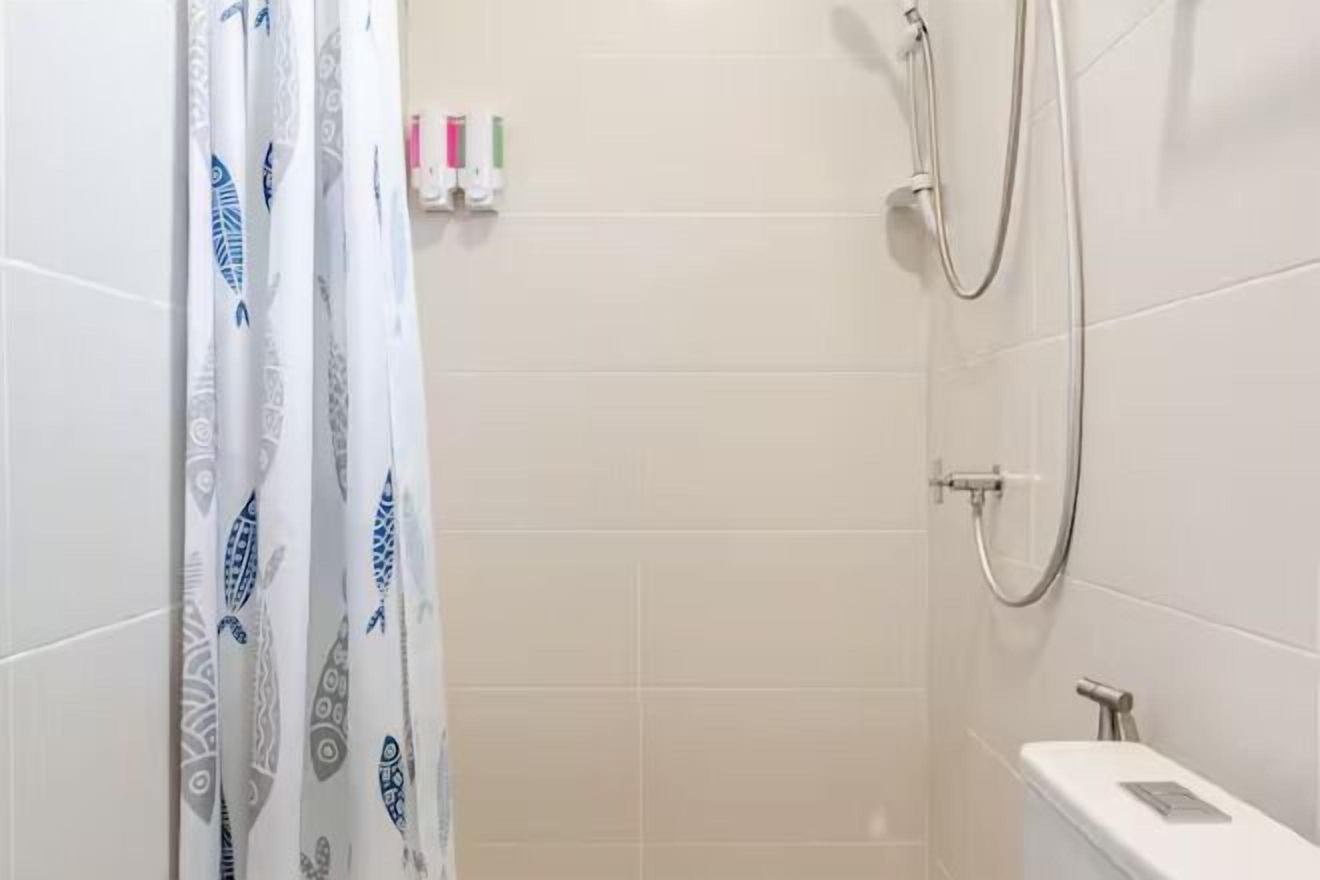 Badezimmer | Kostenlose Toilettenartikel, Hausschuhe