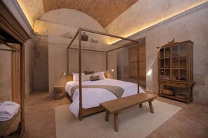 Suite estudio Premium, vista al patio | Ropa de cama de alta calidad y camas con efecto memoria 