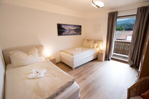 2 quartos, cofres nos quartos, ferros/tábuas de passar roupa