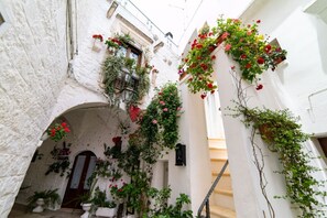 Exterior detail - Dimora del Vico | Exclusive Terrace with View (Cisternino)