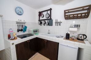 Fridge, stovetop, coffee/tea maker, toaster - Dimora del Vico | Exclusive Terrace with View (Cisternino)