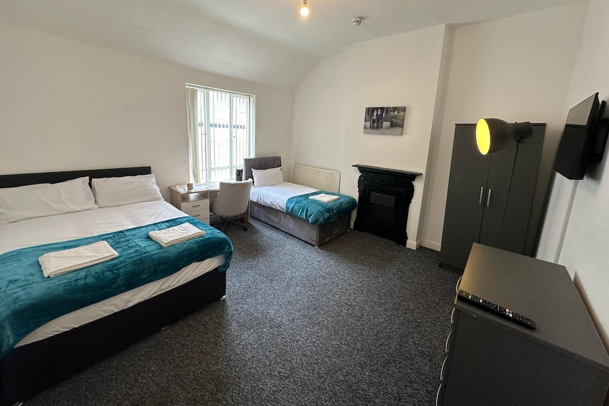 Family Room, Multiple Beds, Non Smoking, Shared Bathroom