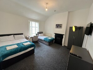 Quarto família, várias camas, para não fumantes, banheiro compartilhado | Wi-Fi de cortesia