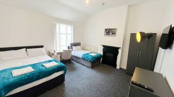 Habitación familiar, varias camas, no fumadores, baño compartido | Wifi gratis