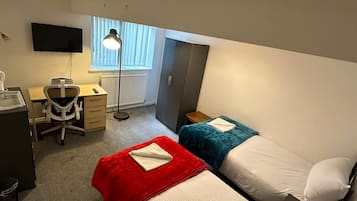 Standard Twin Room, 2 Single Beds, Non Smoking, Shared Bathroom