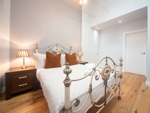 2 soverom, strykejern/-brett, wi-fi (inkludert) og sengetøy