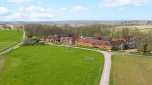 Exterior - Pass the Keys | Charming 4 Bed Cottage in Herts Countryside (Sacombe)