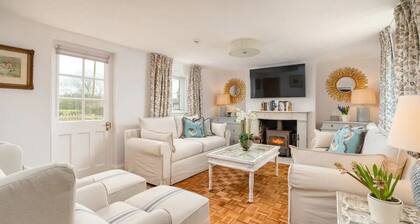 Pass the Keys | Charming 4 Bed Cottage in Herts Countryside