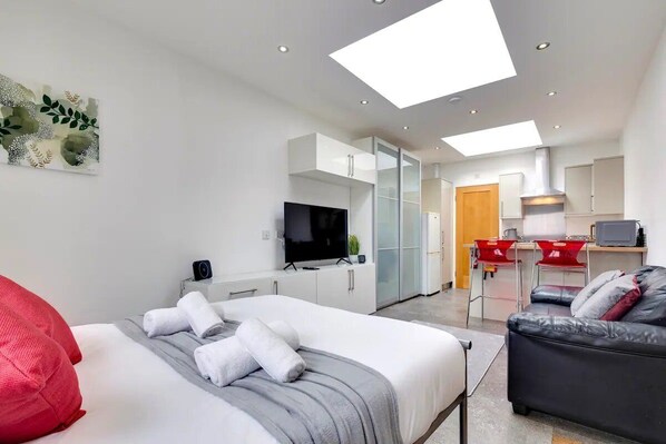 1 dormitorio, tabla de planchar con plancha, wifi gratis y ropa de cama