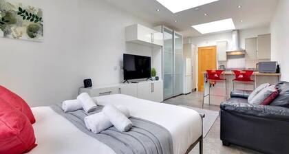 Pass the Keys | Central & Modern Cabin on Mill Road