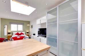 1 Schlafzimmer, Bügeleisen/Bügelbrett, kostenloses WLAN, Bettwäsche