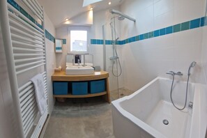 Shower, towels
