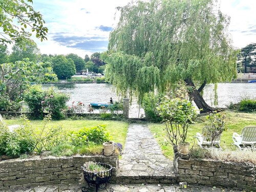 Lux 8Br Thamesfront Villa w/ Yacht & Sauna